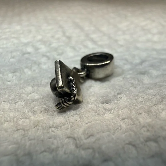 Pandora, graduation cap charm - Picture 1 of 3